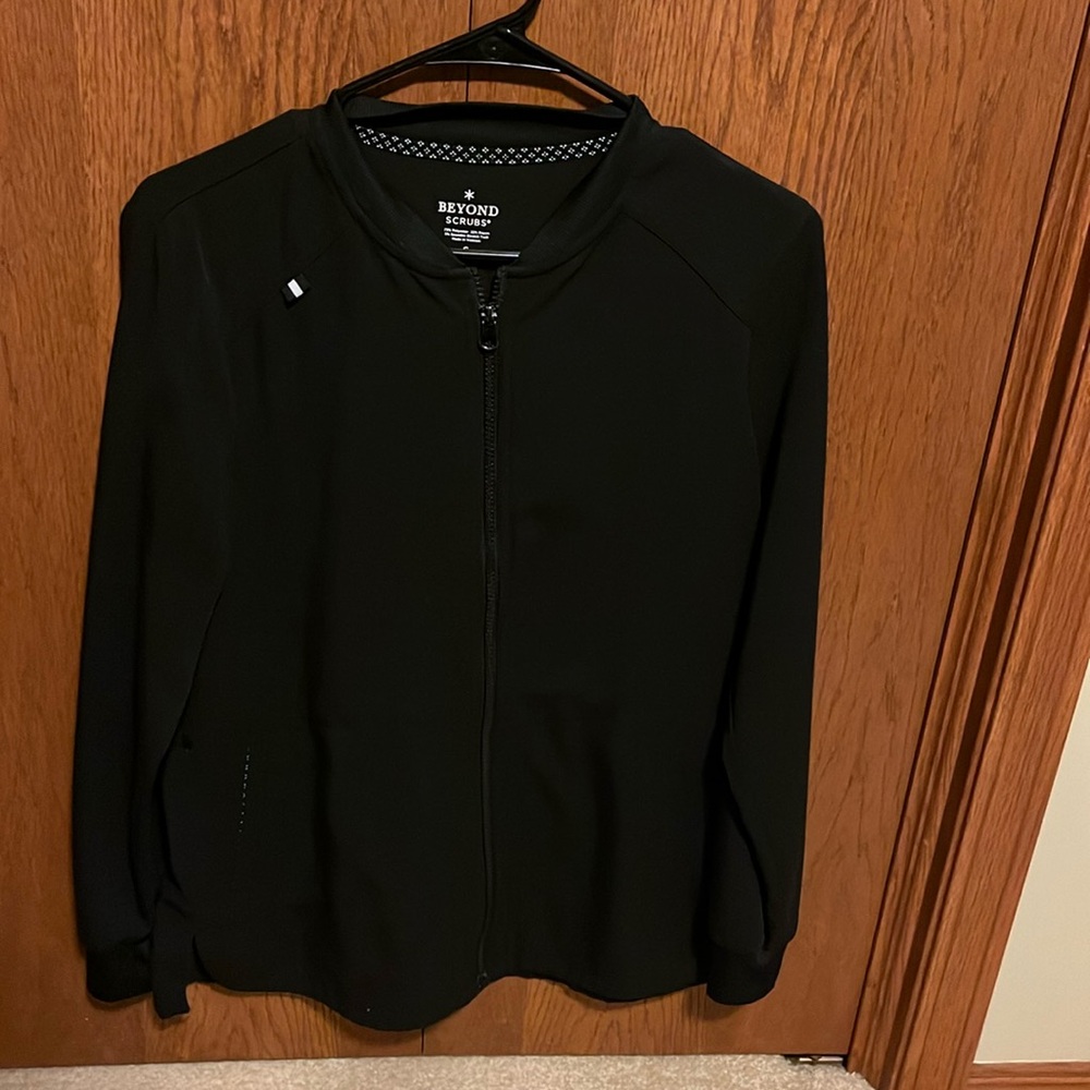 Scrubs and Beyond Size Small Scrub Jacket